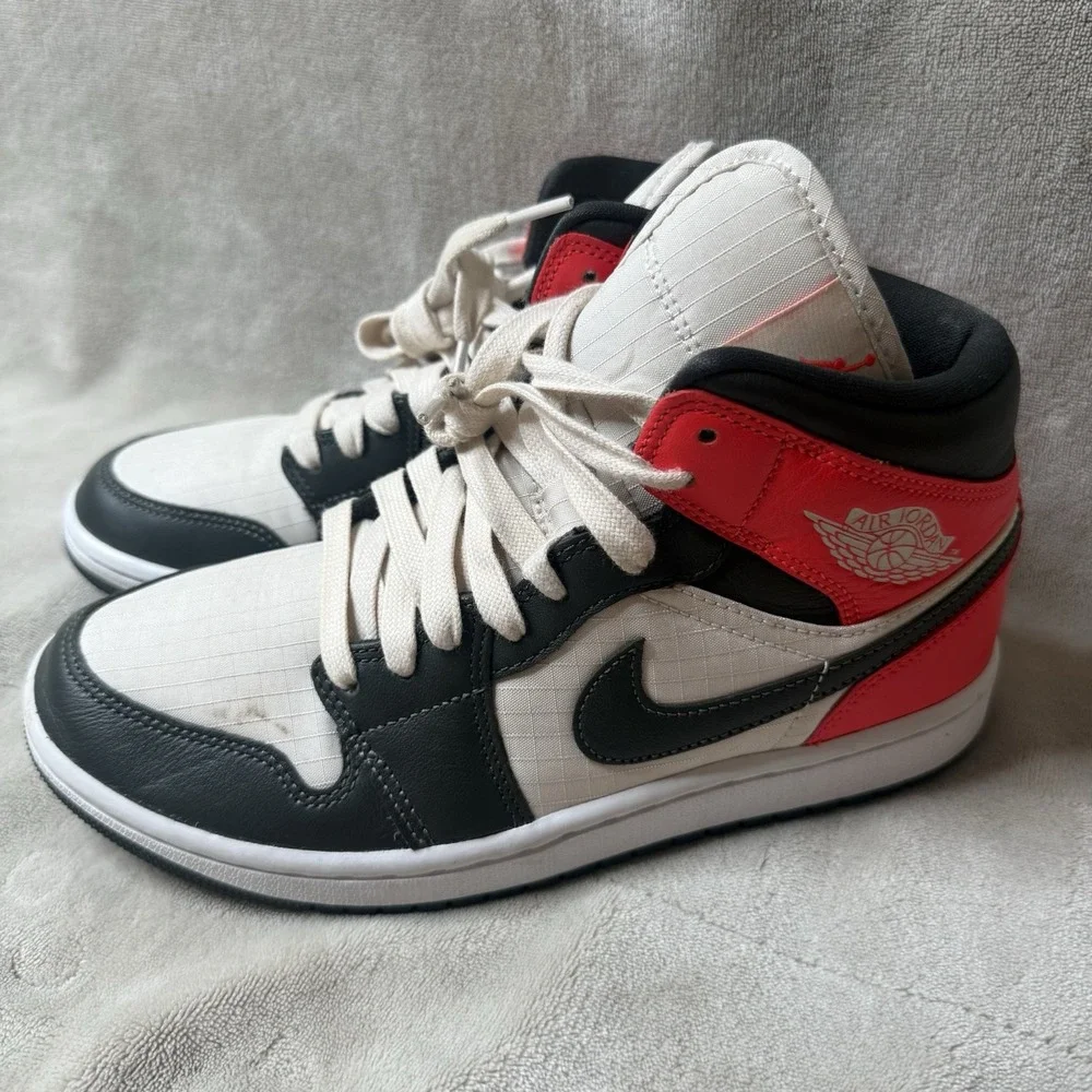 Sz 8W Women's / 6.5 Men's Air Jordan 1 Mid SE Newsprint Orewood Red AJ Black